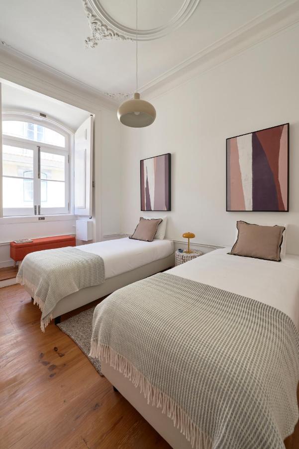 Sunny Pink Street Historical Apt, By Timecooler Lisboa Εξωτερικό φωτογραφία